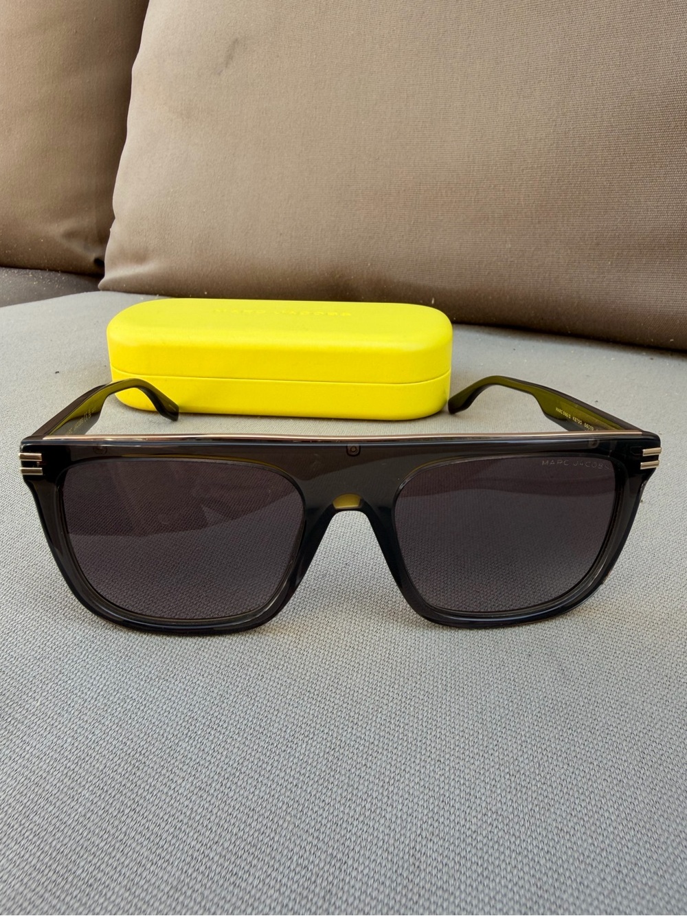 Marc Jacobs Black Sunglasses with Yellow Case unisex like new worn once